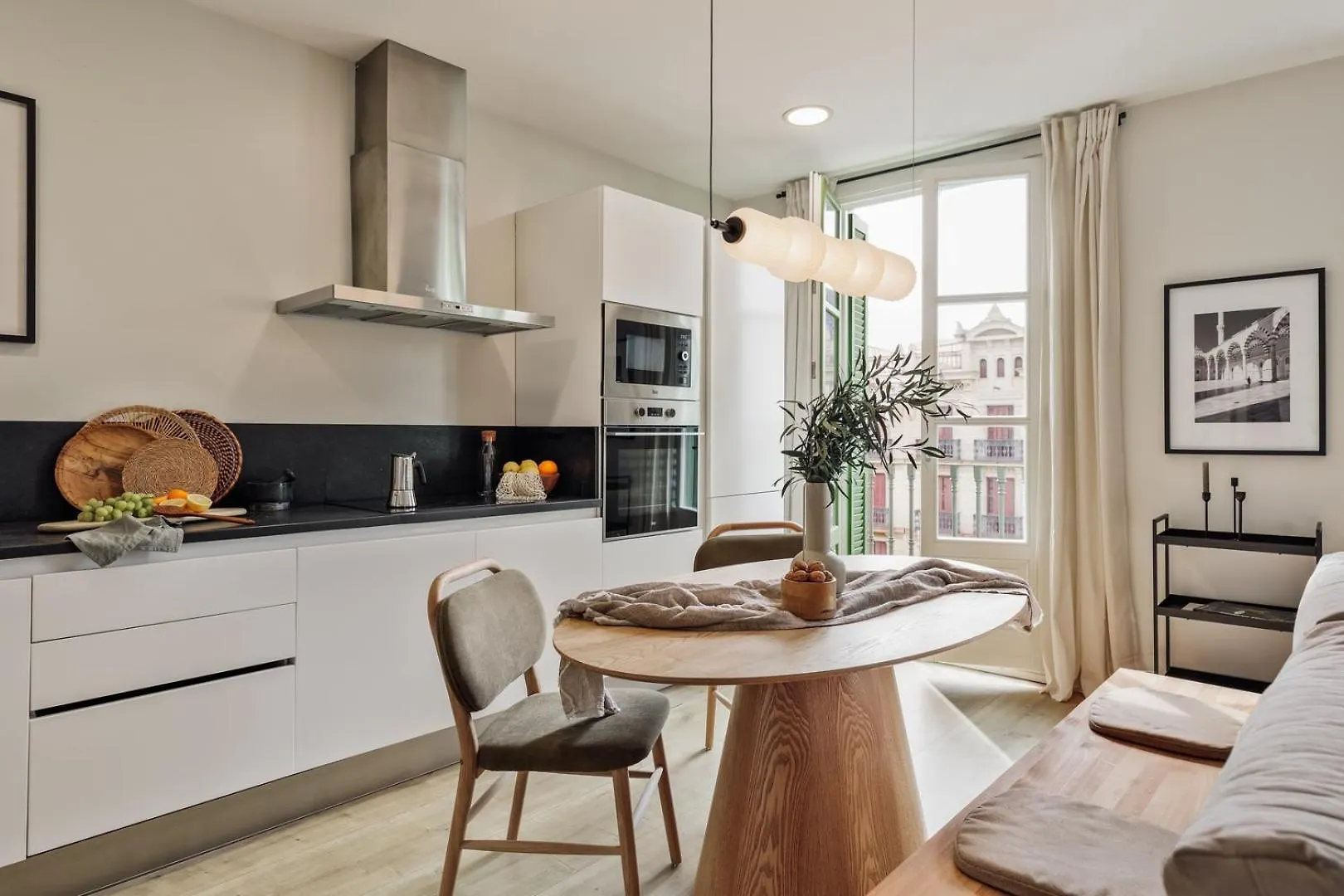 Daire Mescit - 2 Bedrooms And Balcony In Eixample Dreta Barselona